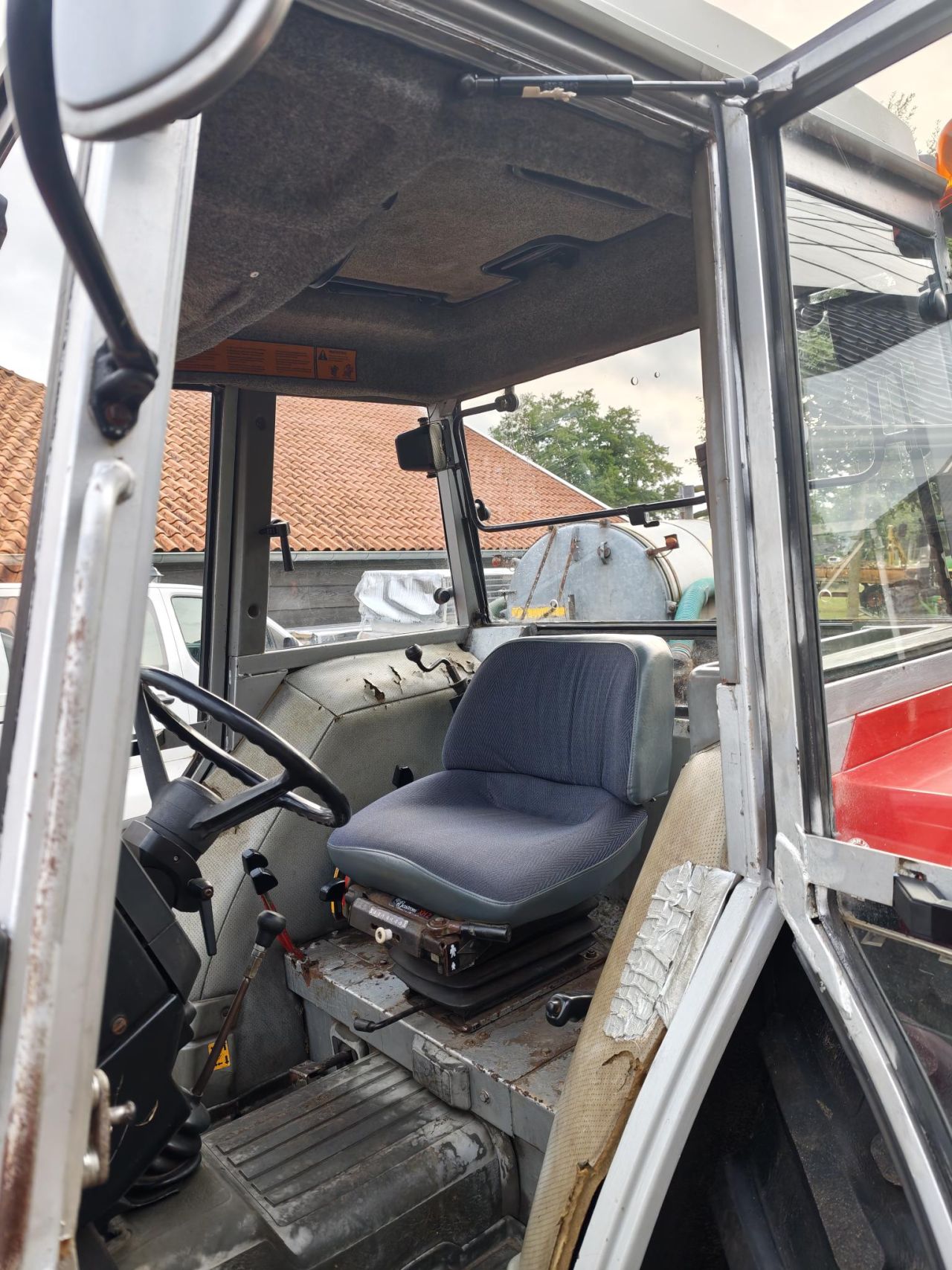 Mooie Massey Ferguson 350 Marge trekker