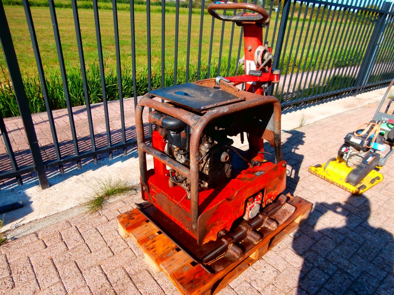 Weber diesel 6 T €1100,00 Wacker Neuson W 200 €750 ,Weber benzin