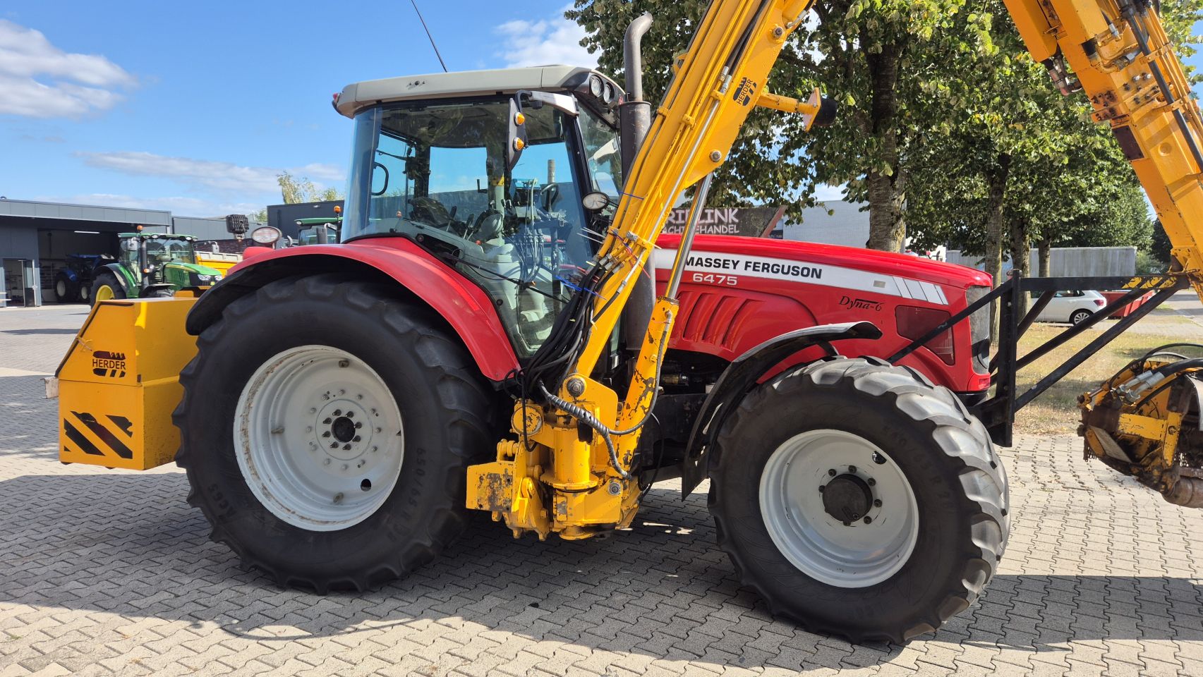 Massey Ferguson 6475 Dyna-6 met Herder MBK513LS maaiarm
