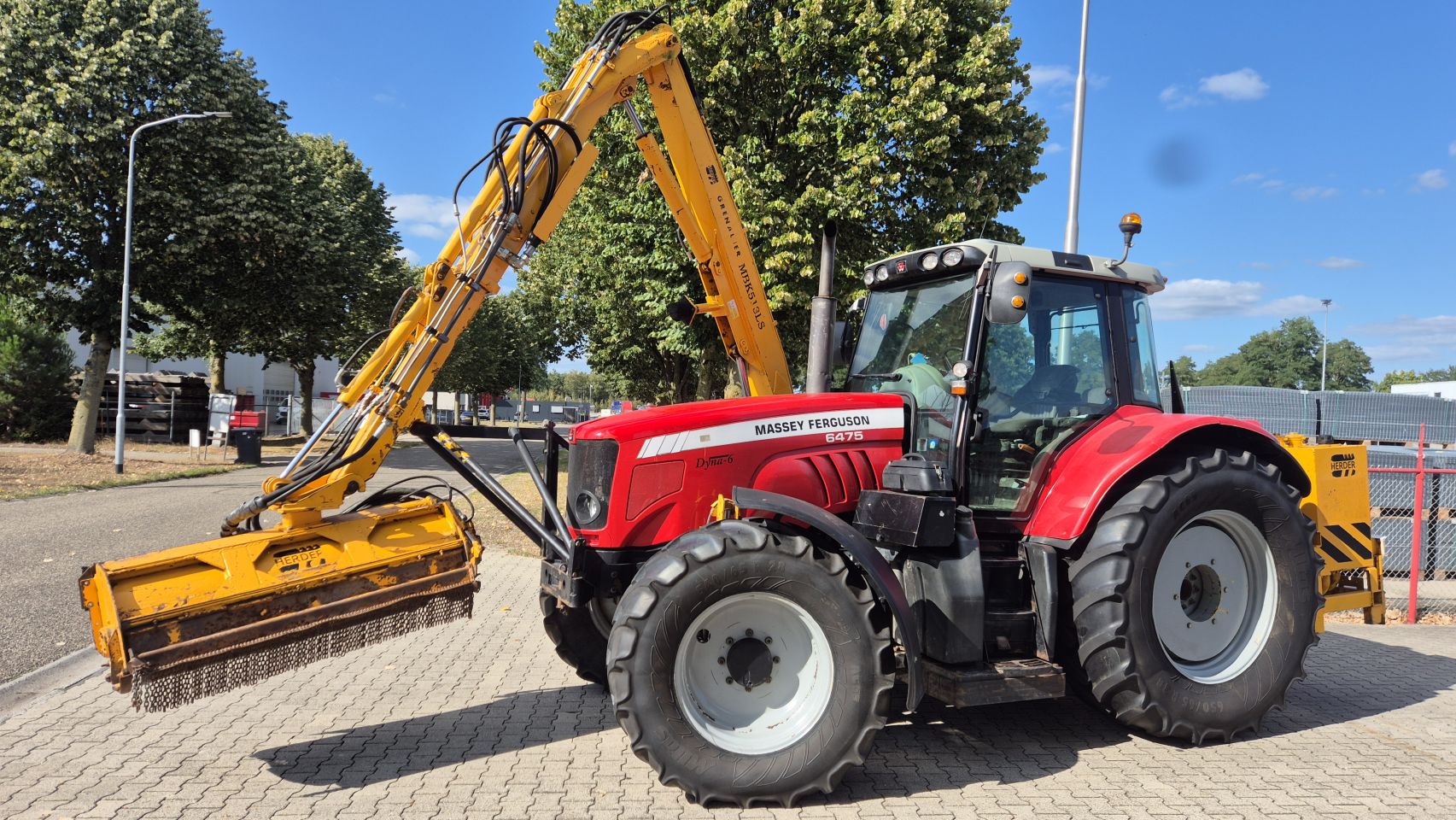 Massey Ferguson 6475 Dyna-6 met Herder MBK513LS maaiarm
