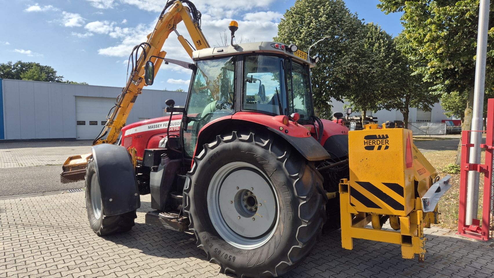 Massey Ferguson 6475 Dyna-6 met Herder MBK513LS maaiarm