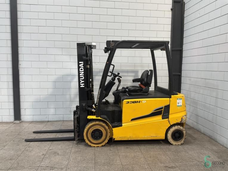 Forklifts Electric Hyundai 30BH-9 2014 Hours 5581 Triplex