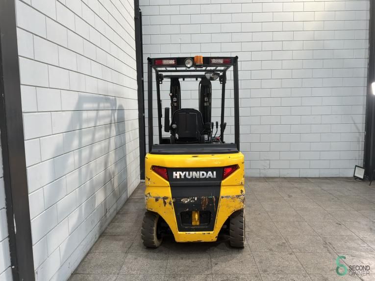 Forklifts Electric Hyundai 30BH-9 2014 Hours 5581 Triplex