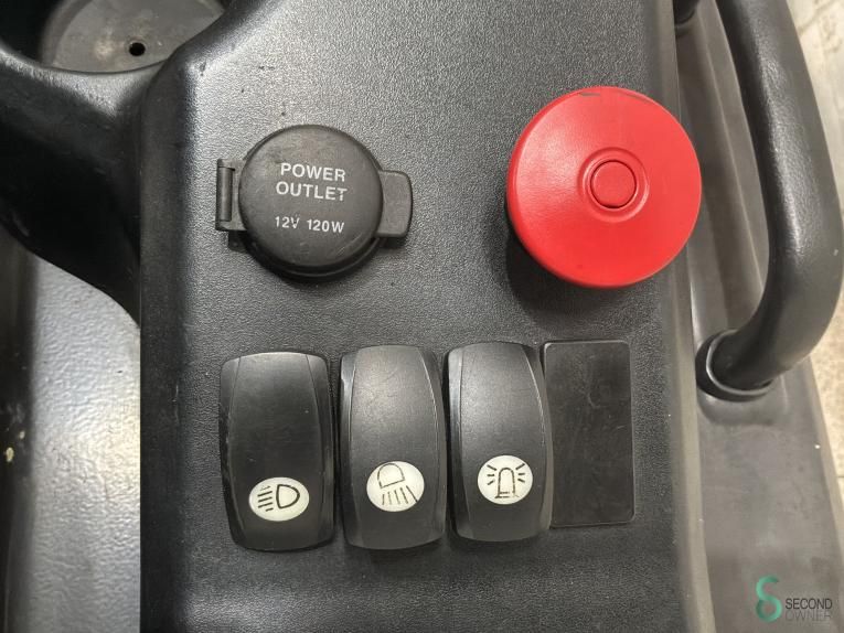 Forklifts Electric Hyundai 30BH-9 2014 Hours 5581 Triplex