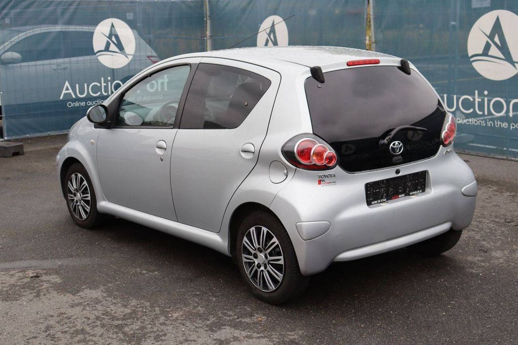 Pkw Toyota Aygo Benzin 68 PS 2012 (Margin)