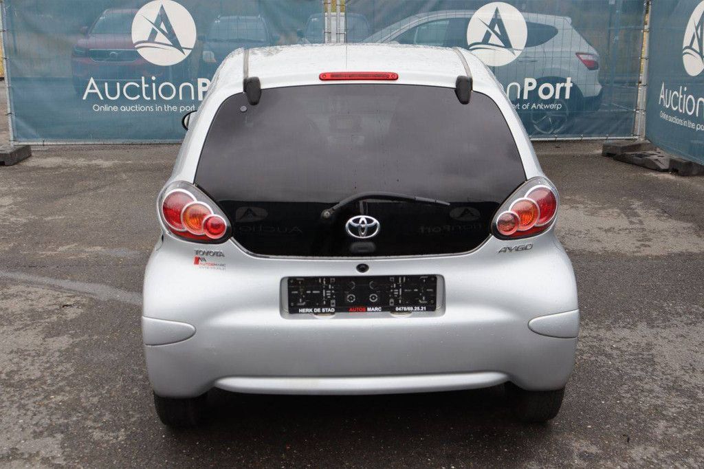 Pkw Toyota Aygo Benzin 68 PS 2012 (Margin)