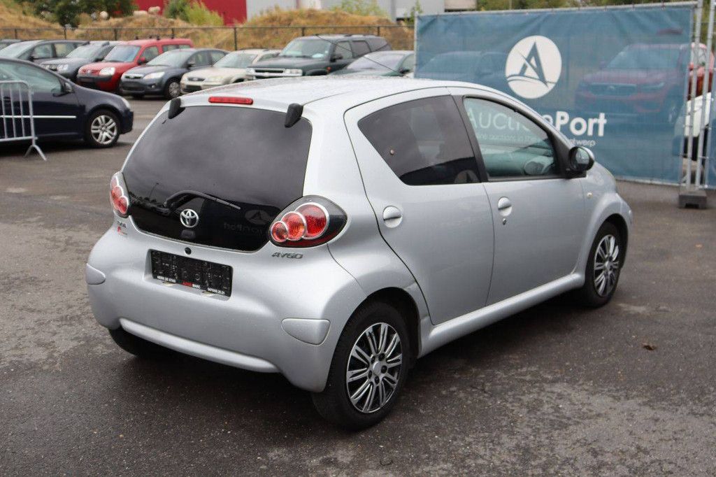 Pkw Toyota Aygo Benzin 68 PS 2012 (Margin)