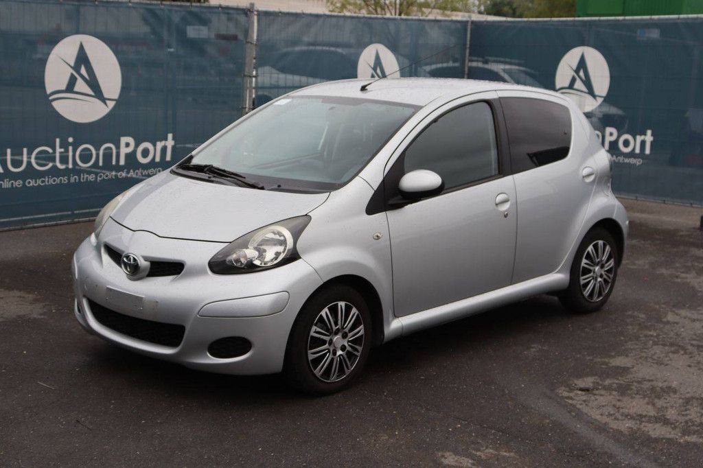 Pkw Toyota Aygo Benzin 68 PS 2012 (Margin)