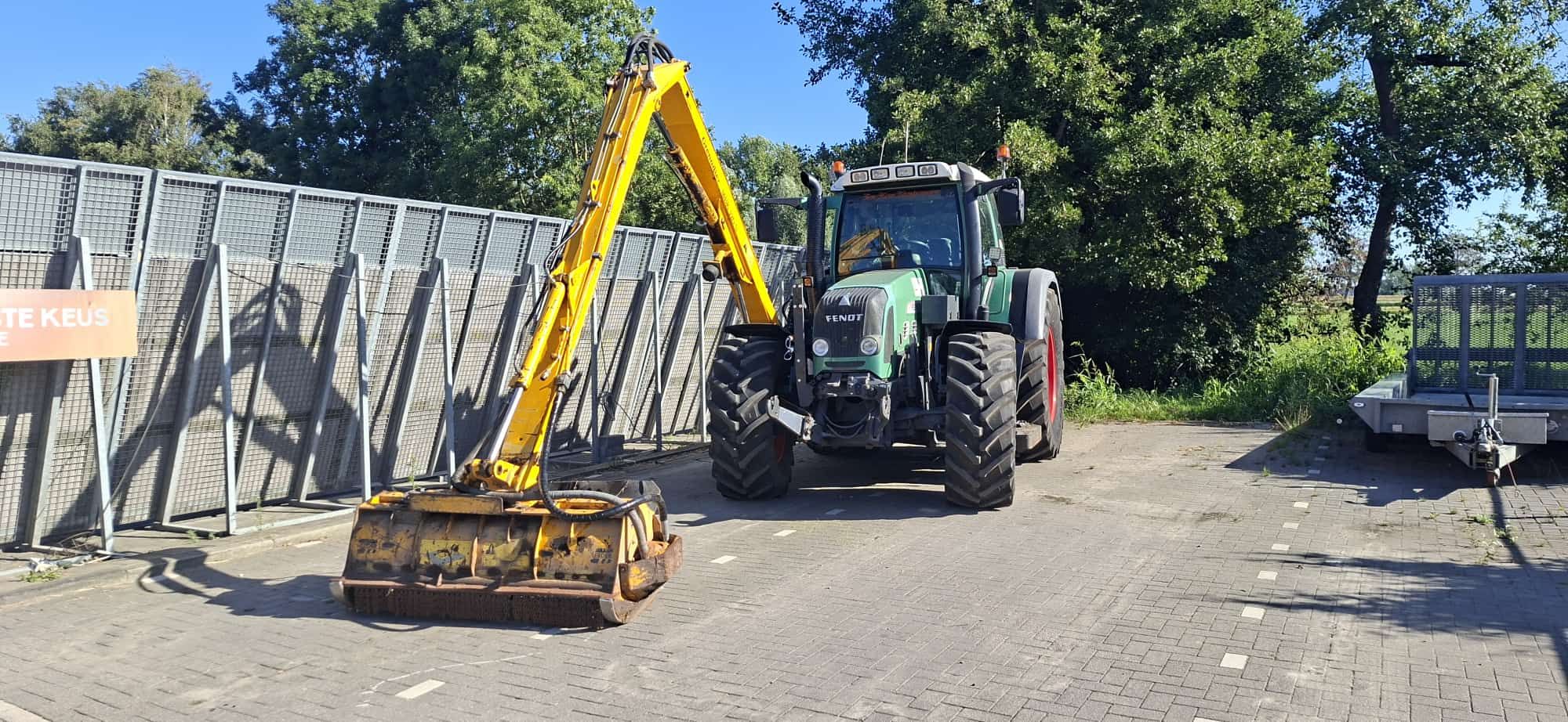 Fendt 712 met Herder maaiarm