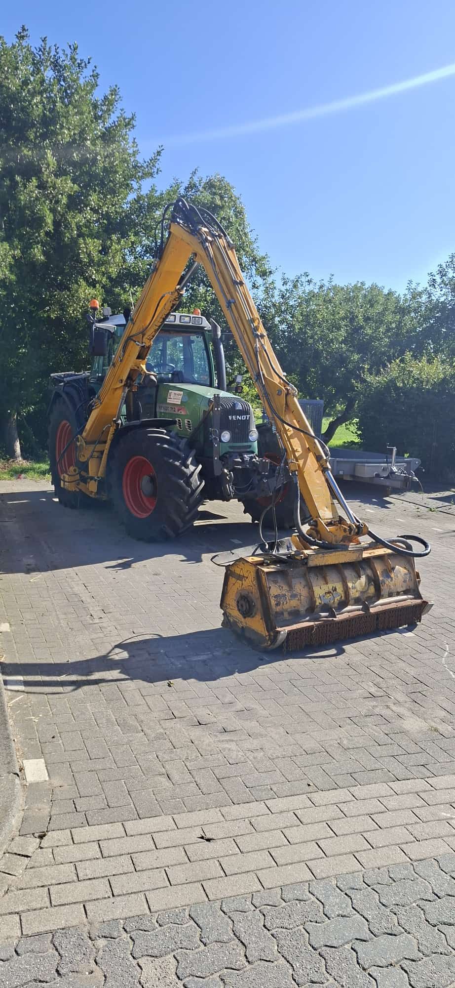 Fendt 712 met Herder maaiarm