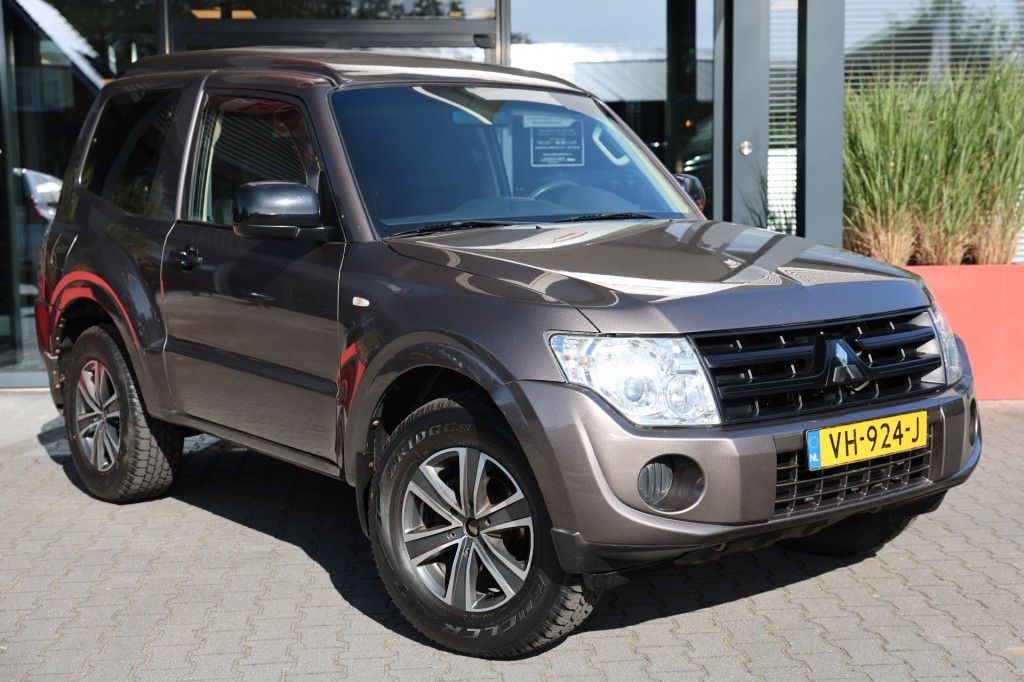 Mitsubishi Pajero 3.2 DI-D INSTYLE VAN MARGE