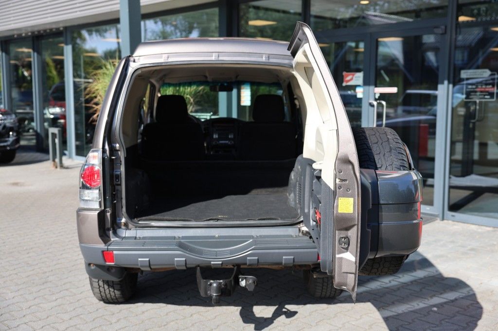 Mitsubishi Pajero 3.2 DI-D INSTYLE VAN MARGE