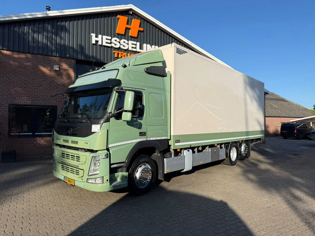 Volvo FM 420 6X2 8.1M Koffer Stuuras