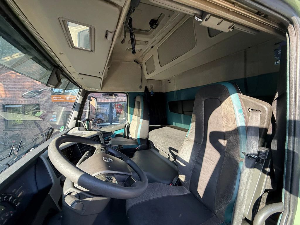 Volvo FM 420 6X2 8.1M Koffer Stuuras