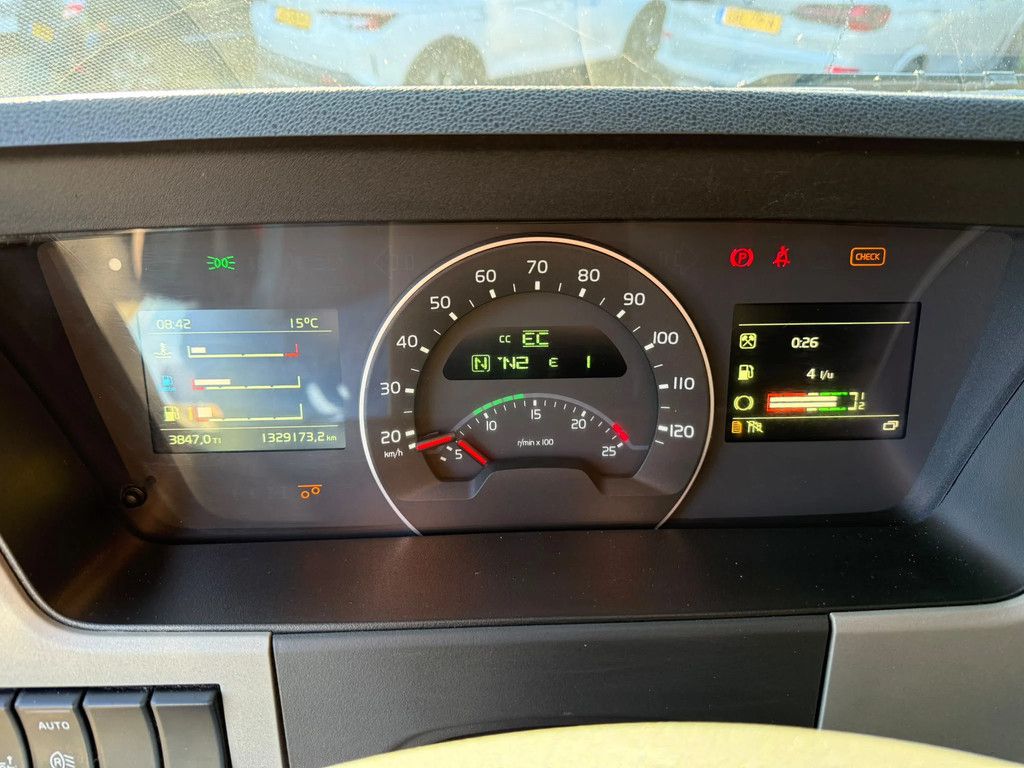 Volvo FM 420 6X2 8.1M Koffer Stuuras