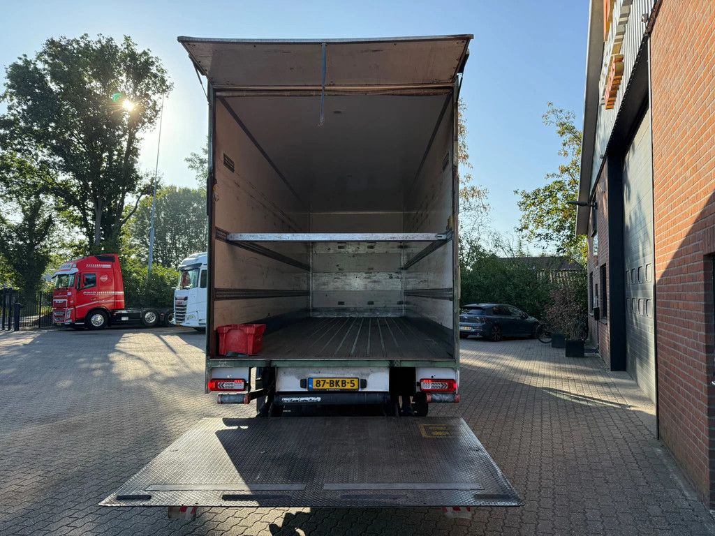 Volvo FM 420 6X2 8.1M Koffer Stuuras