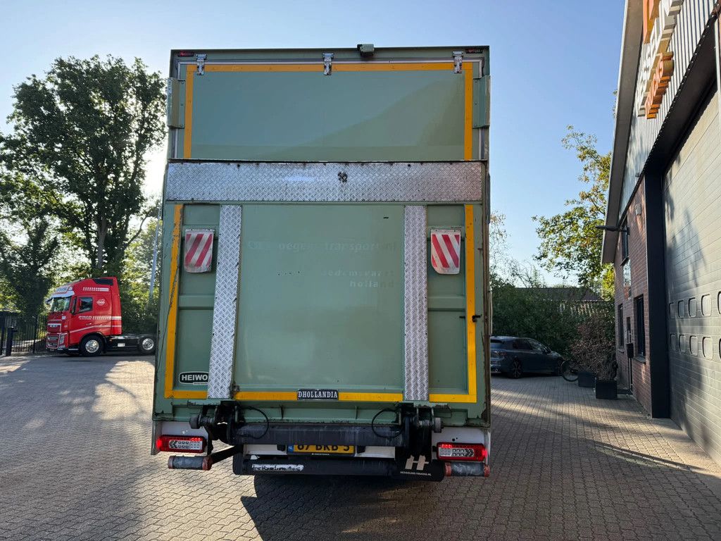 Volvo FM 420 6X2 8.1M Koffer Stuuras