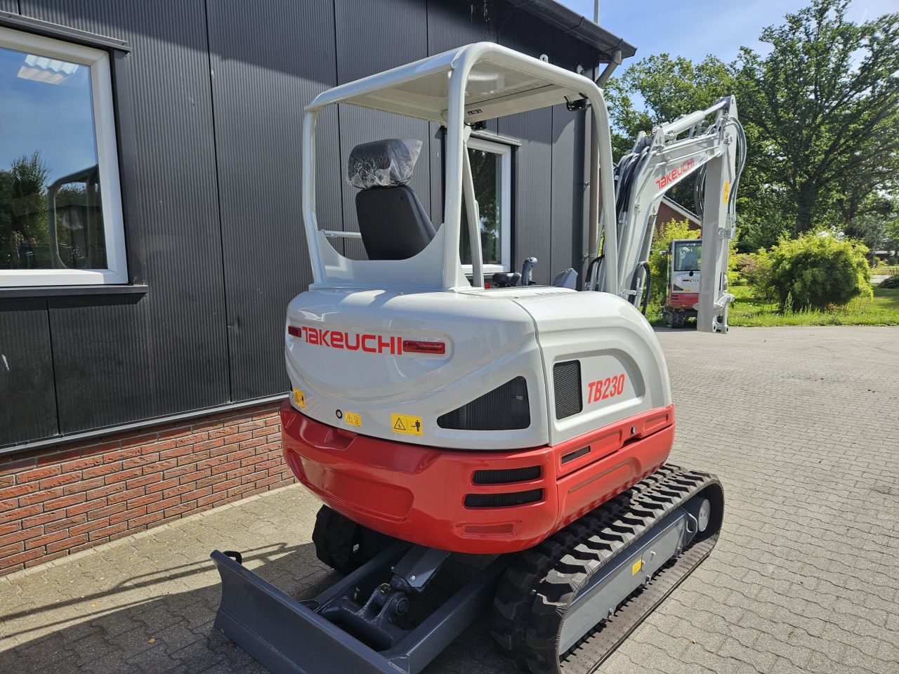 Takeuchi TB230 nieuw/overjarig