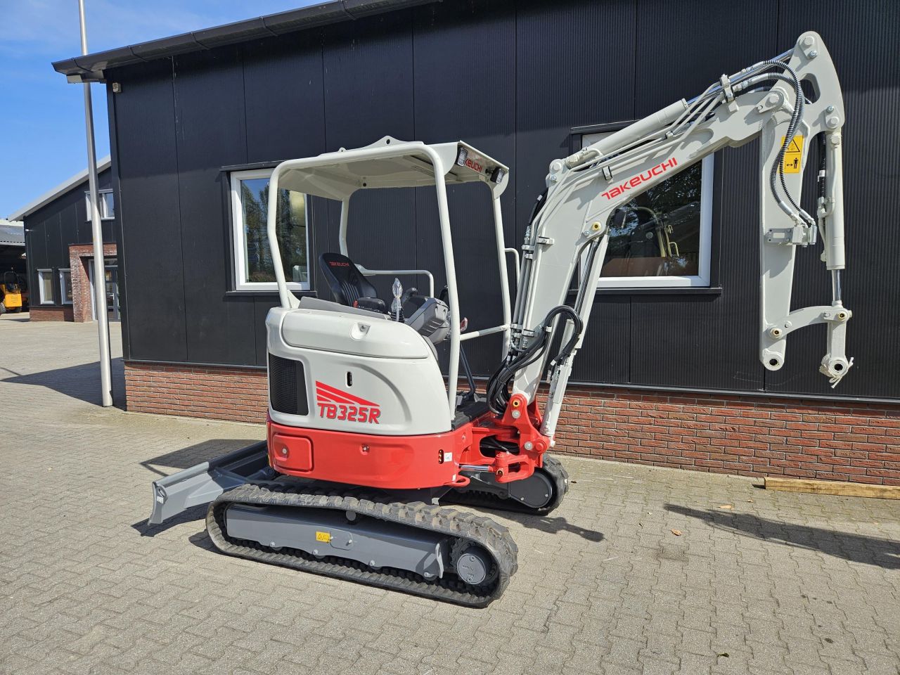 Takeuchi TB325R nieuw overjarig