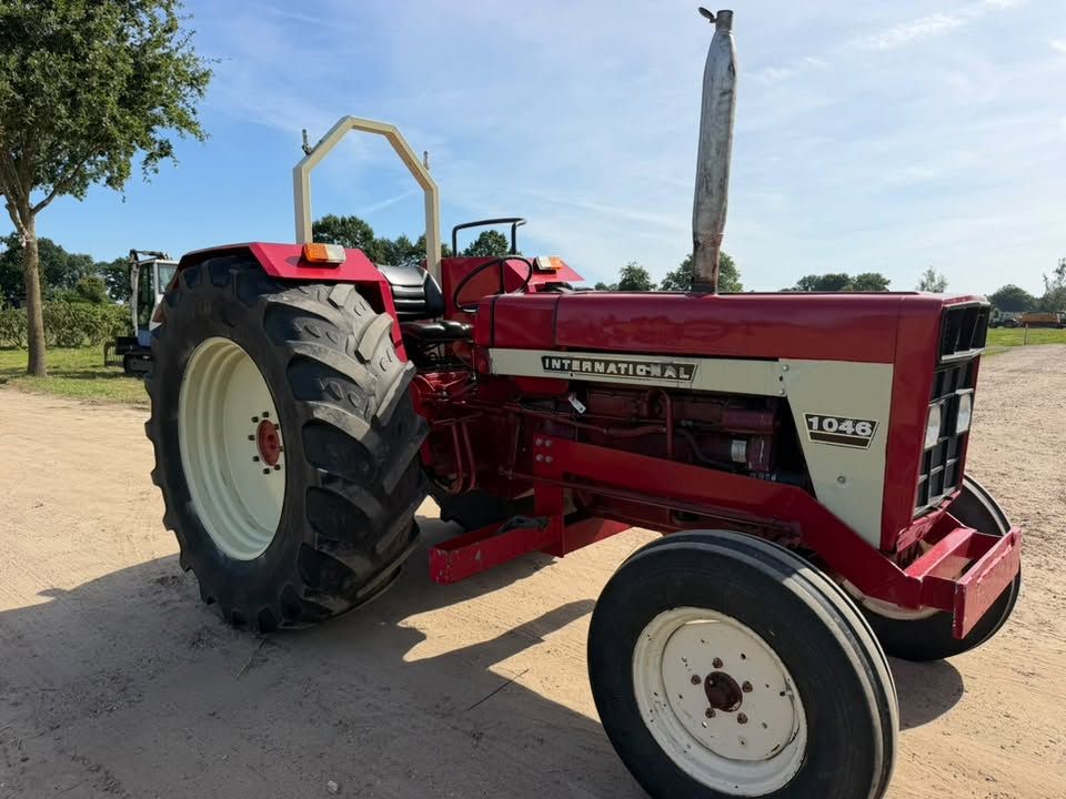 International 946 Trekker