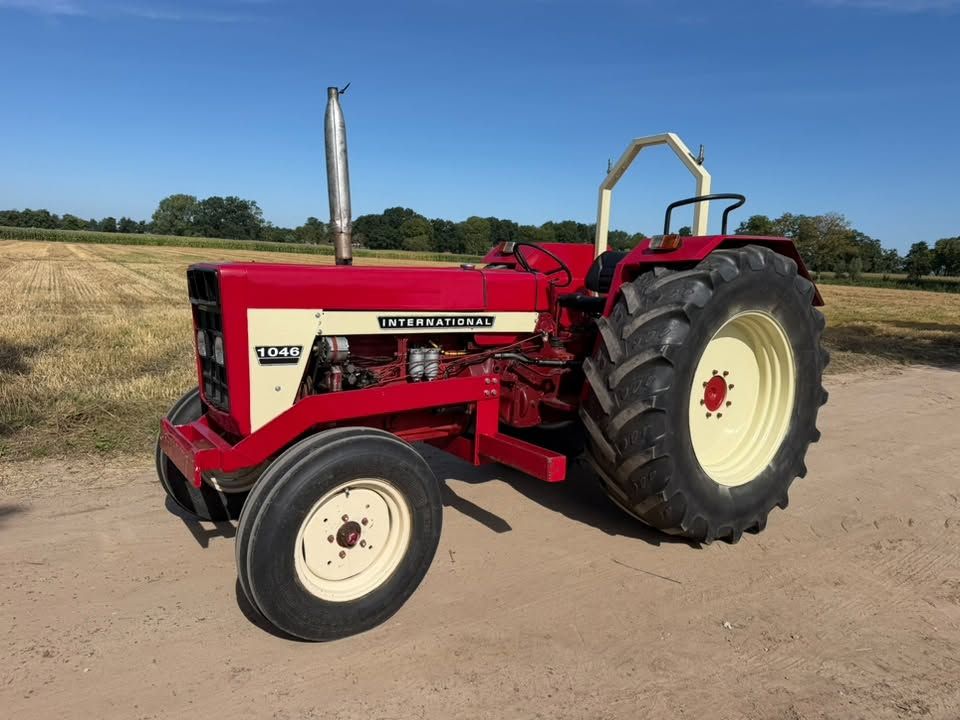 International 946 Trekker