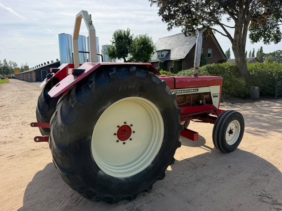 International 946 Trekker