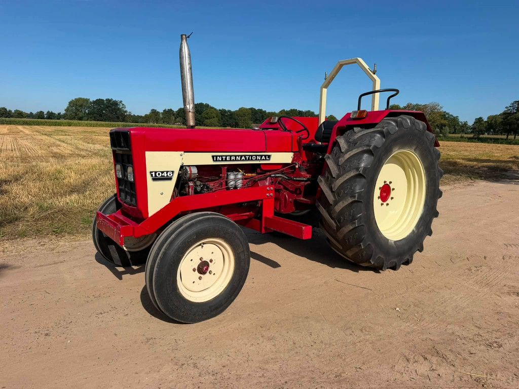 International 946 Trekker