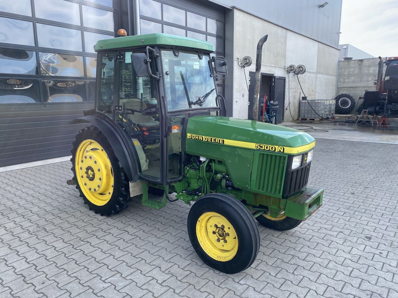 John Deere 5300N