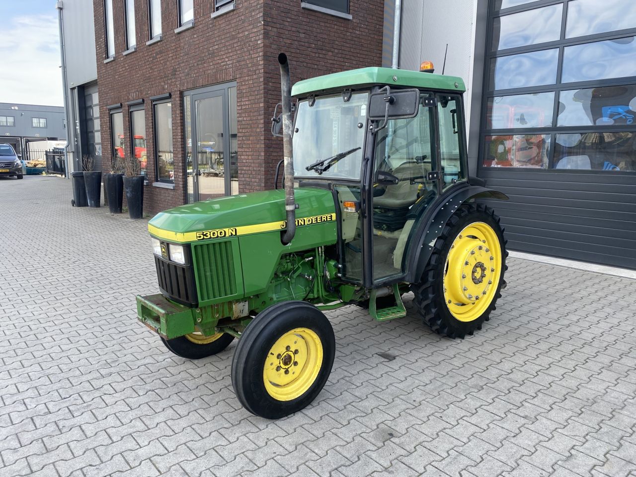 John Deere 5300N