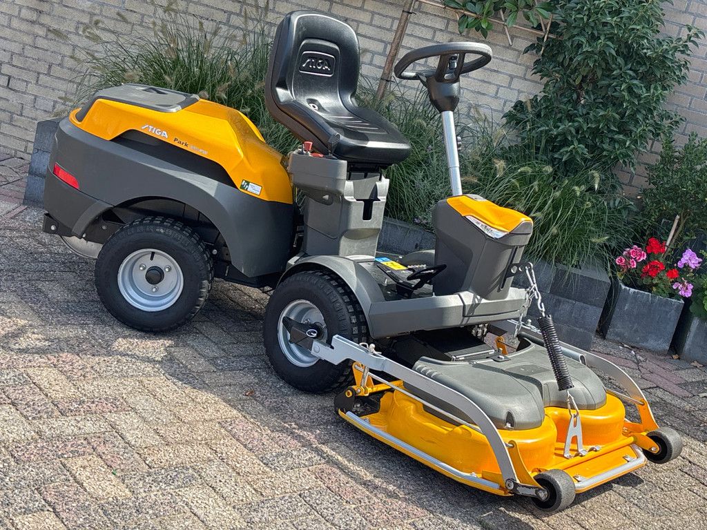 Stiga Park 320pw 2cil. stuurbekr. Gebruikte frontmaaier