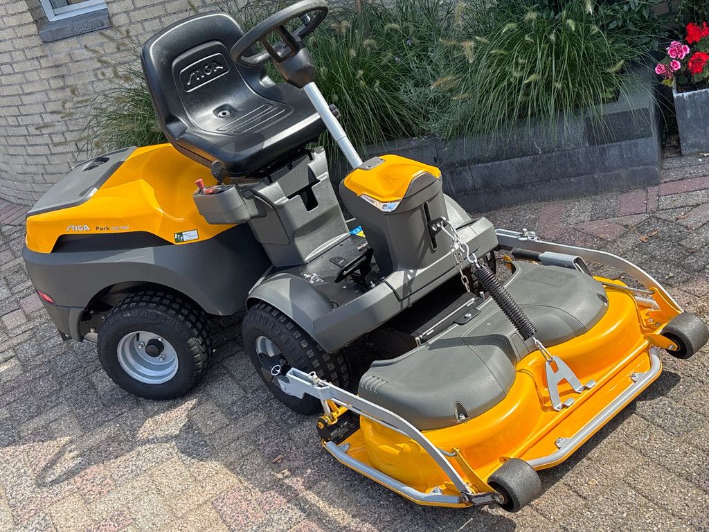 Stiga Park 320pw 2cil. stuurbekr. Gebruikte frontmaaier