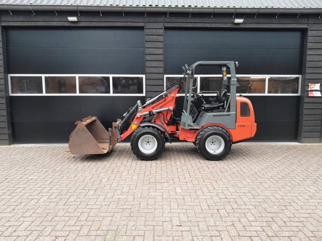 Weidemann 1250 cc 35 minishovel NL-kenteken Brede banden