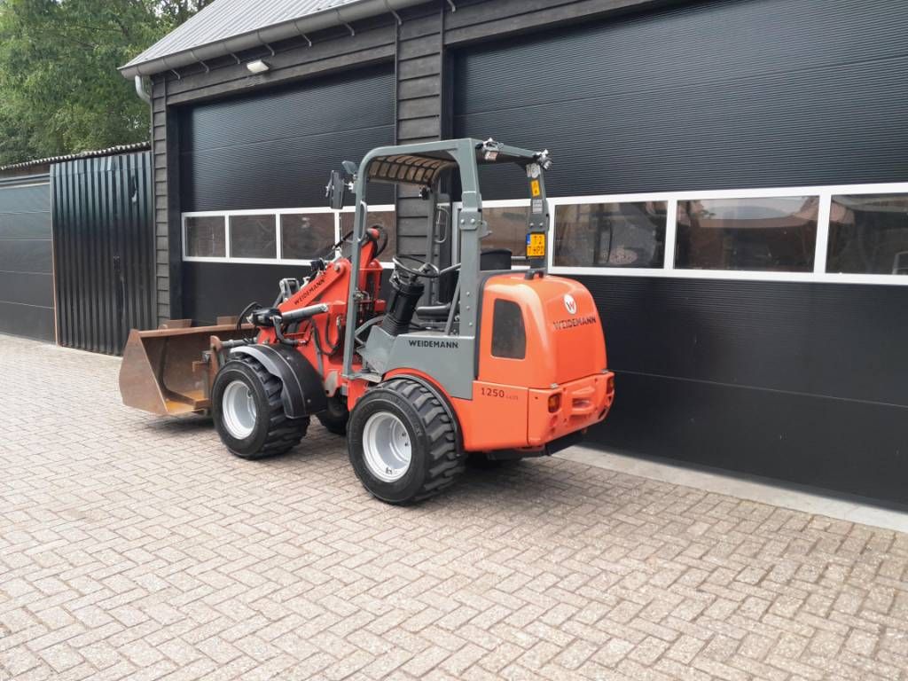 Weidemann 1250 cc 35 minishovel NL-kenteken Brede banden