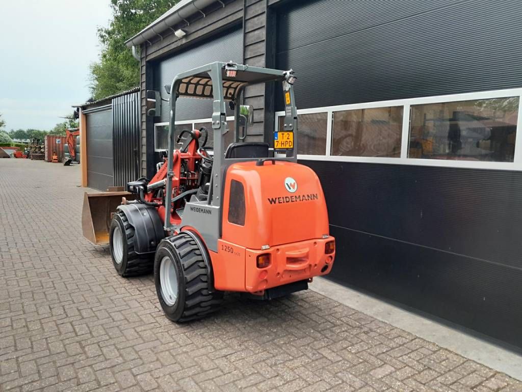 Weidemann 1250 cc 35 minishovel NL-kenteken Brede banden