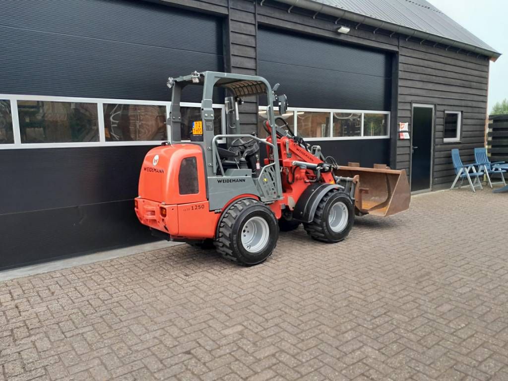 Weidemann 1250 cc 35 minishovel NL-kenteken Brede banden