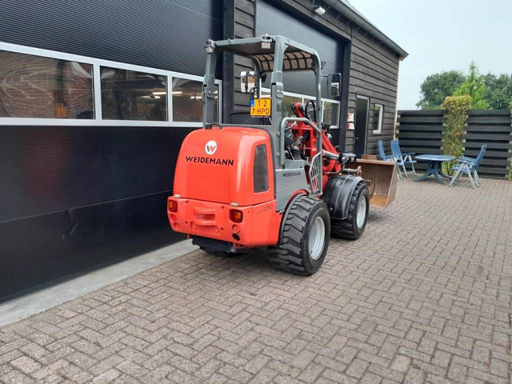Weidemann 1250 cc 35 minishovel NL-kenteken Brede banden