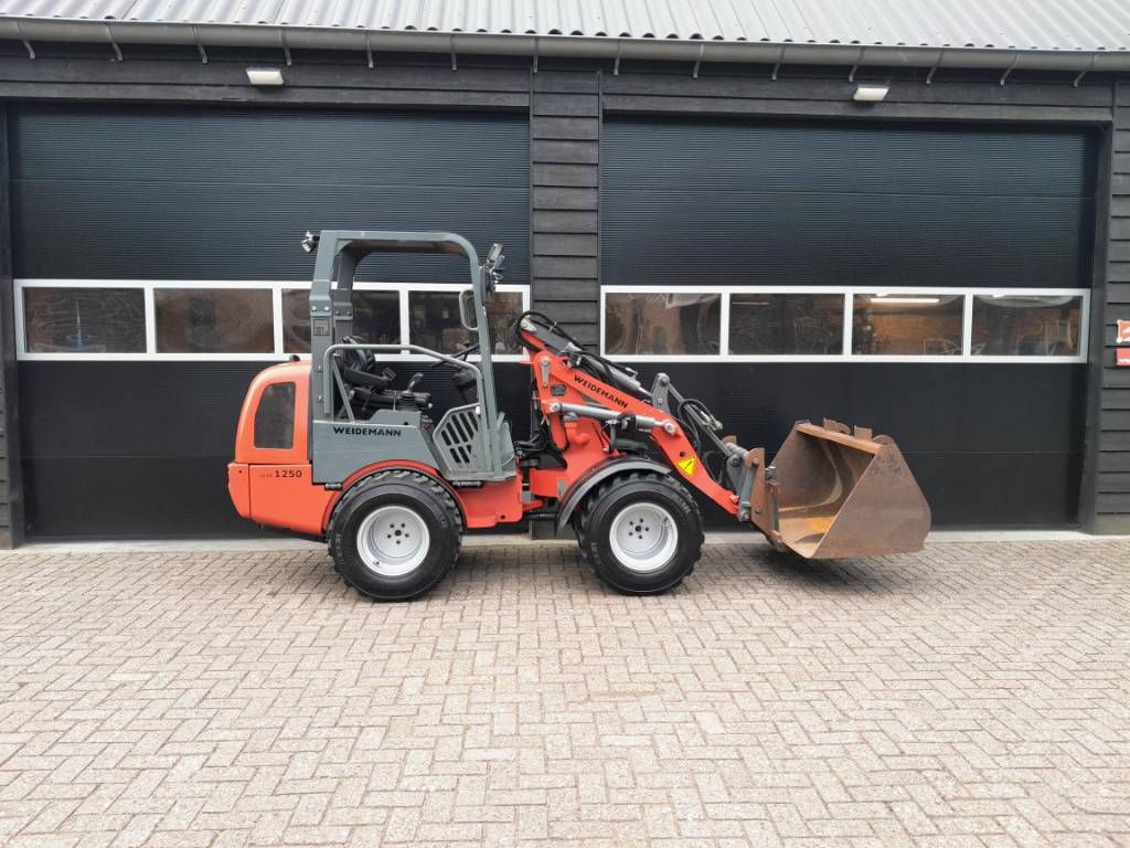 Weidemann 1250 cc 35 minishovel NL-kenteken Brede banden