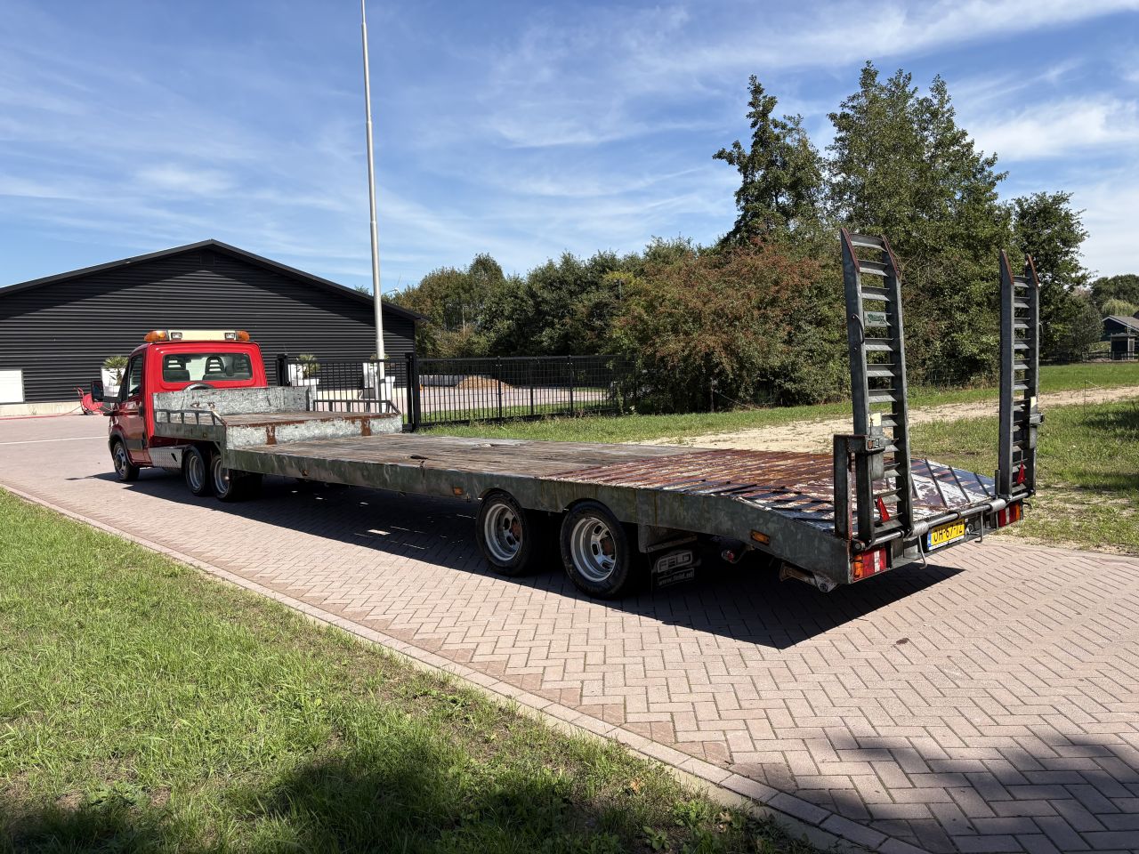 Be trekker Iveco Daily 35C15 N1 - be oplegger VELDHUIZEN 13 TON