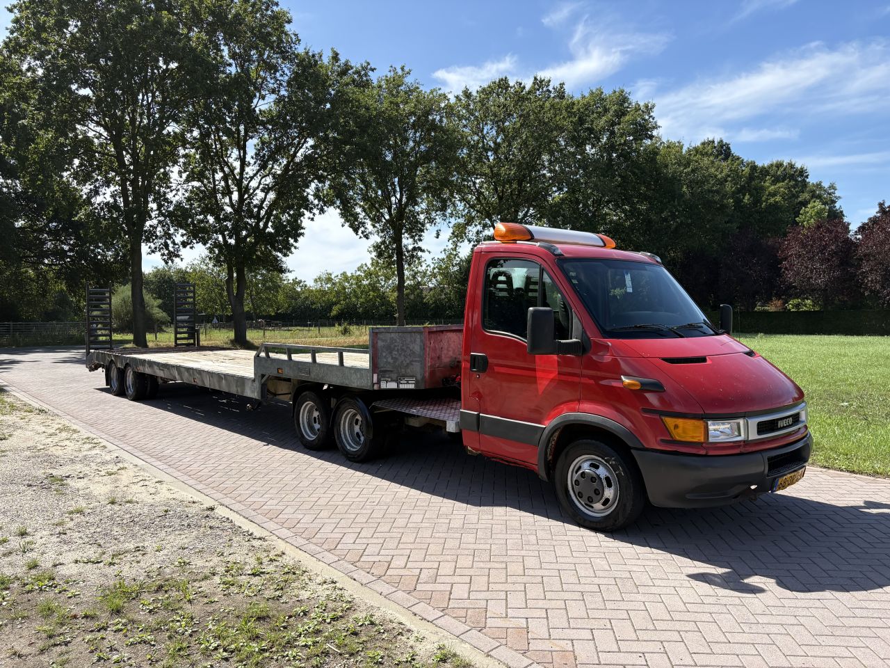 Be trekker Iveco Daily 35C15 N1 - be oplegger VELDHUIZEN 13 TON