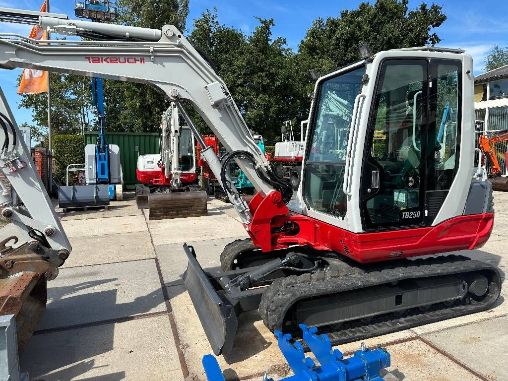 Takeuchi TB 250