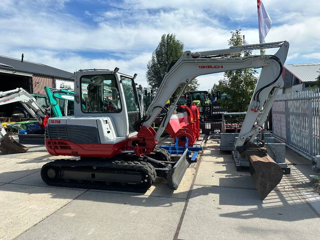 Takeuchi TB 250