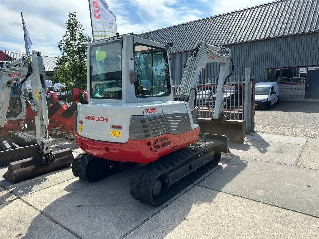 Takeuchi TB 250