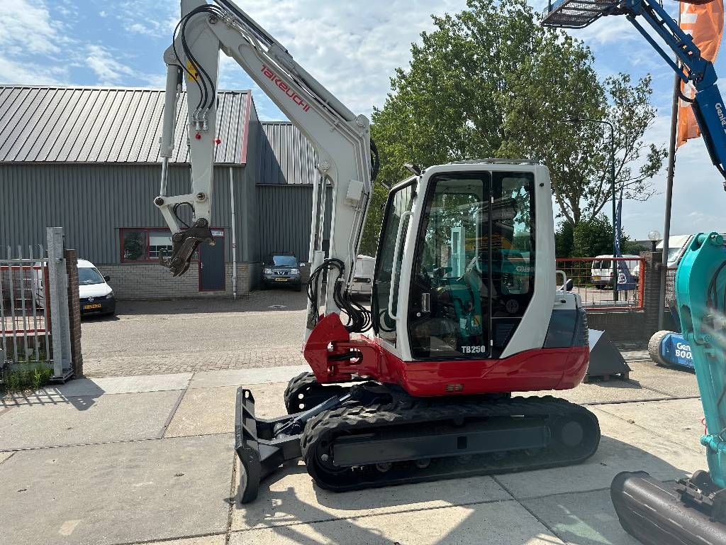Takeuchi TB 250