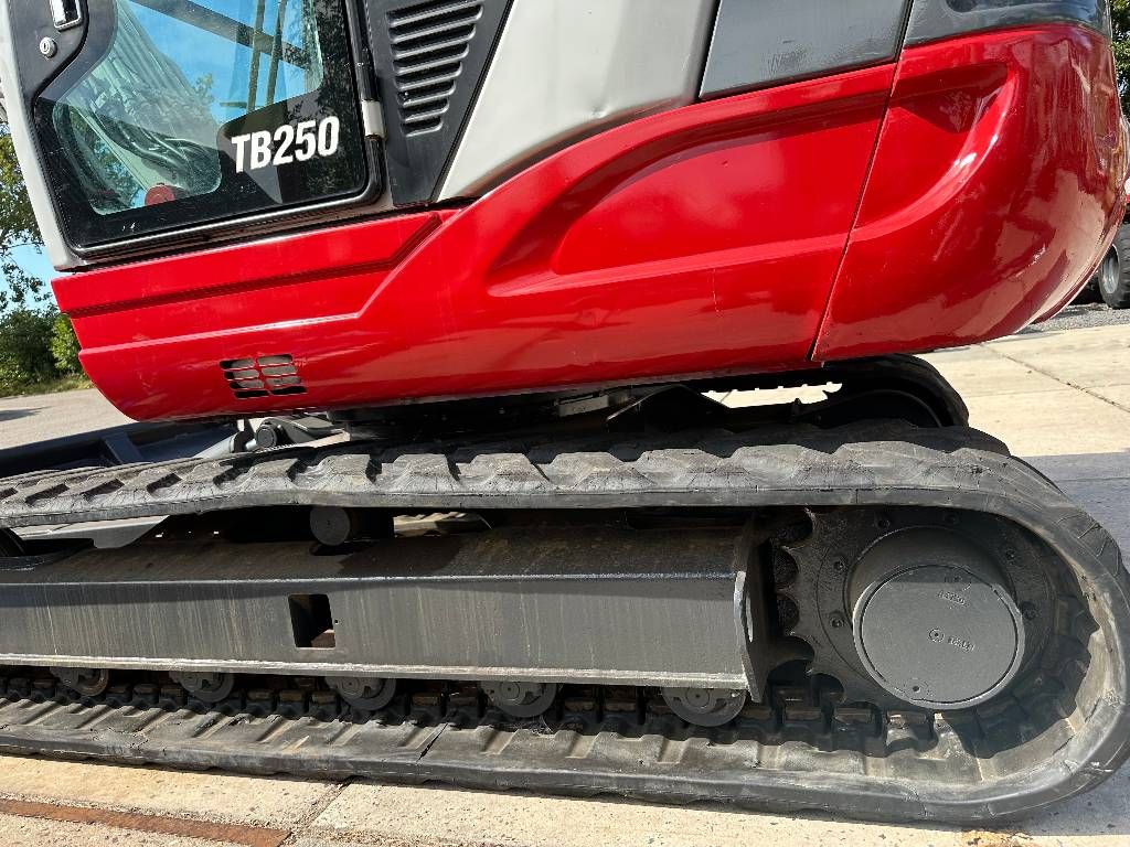 Takeuchi TB 250
