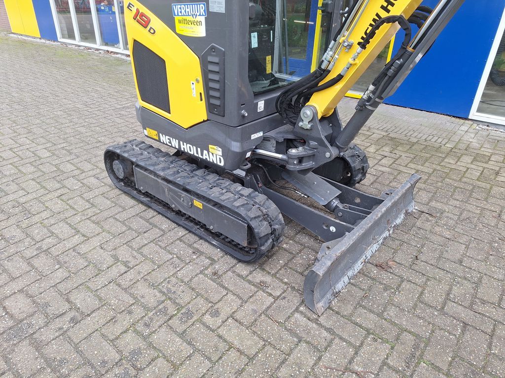 New Holland E19D