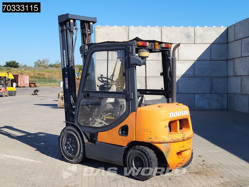 Doosan D25S -5 MISSING Engine & Seat