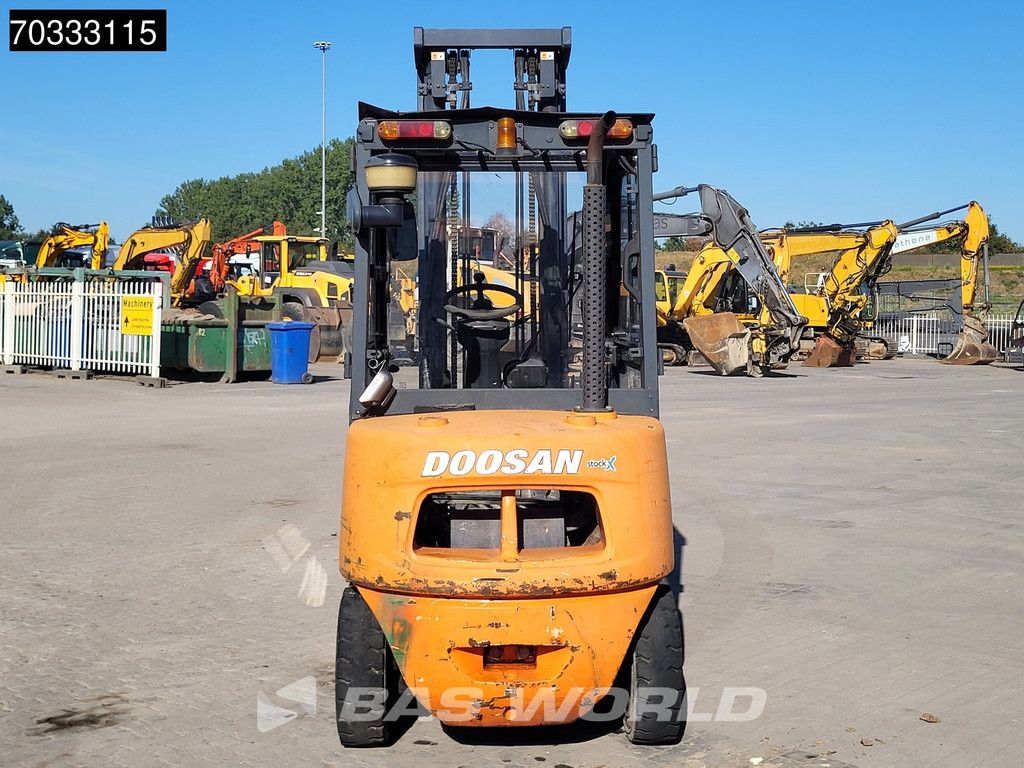 Doosan D25S -5 MISSING Engine & Seat