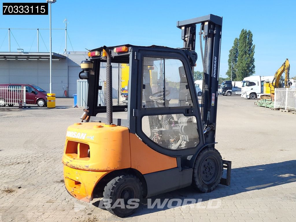 Doosan D25S -5 MISSING Engine & Seat