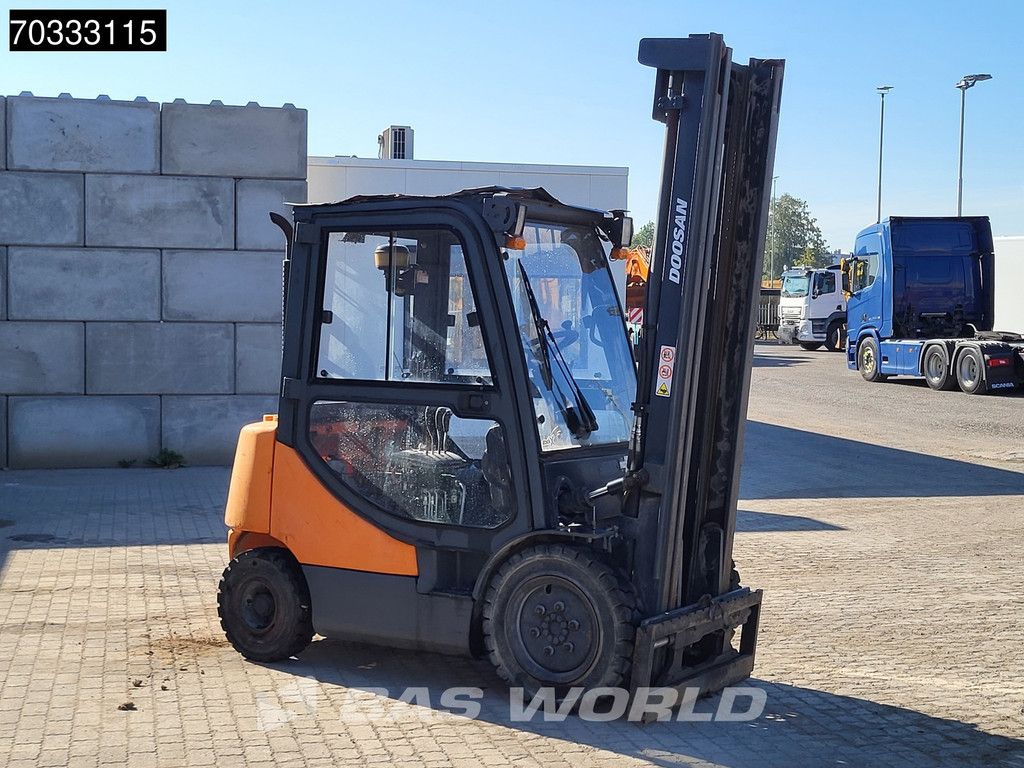 Doosan D25S -5 MISSING Engine & Seat