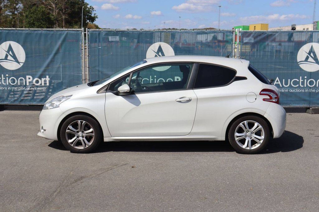 Personenauto Peugeot 208 Benzine 82pk 2014